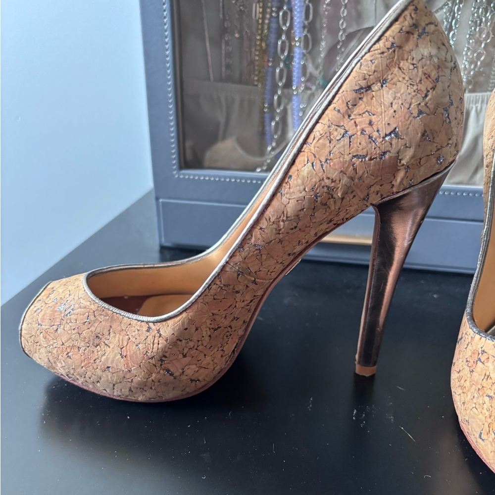 Badgley Mischka cork and silver peep toe heels 6